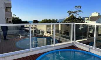 Imagem: Cobertura mobiliada, com piscina e vista