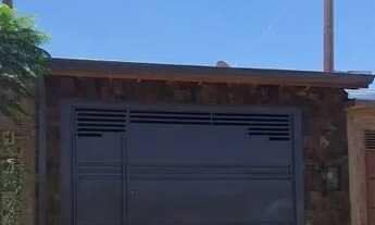 Imagem: Casa com 2 dormitórios e cozinha planejada