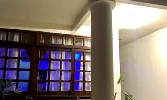 Imagem: Casa de dois andares mobiliada