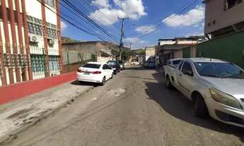 Imagem 3: Apartamento composto de sala e dois quartos com piso frio, banheiro social azul