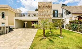 Imagem 2: Casa de condomínio sobrado para aluguel e venda possui 340 metros quadrados com 4 quartos