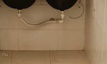 Imagem 3: Vendo ou troco por carro Casa com terreno. Desc centro de abastec. 1ª rua a direita