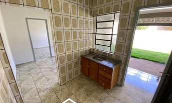 Imagem 3: ALUGO - Casa com 2 Quartos de Fundos - Jd. São Pedro