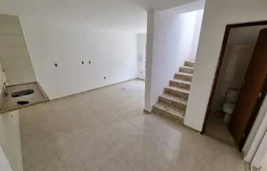 Imagem 2: Casa de condomínio venda possui 110m² , 3/4 sendo 1 suite, piscina e area gourmet