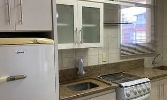 Imagem 3: Apto 01 dormitório com cama de casal, 02 criados-mudos, armário e ventilador de teto, bwc