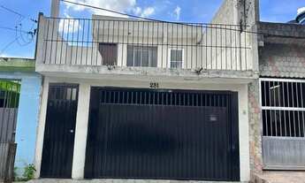 Imagem: Casa com 2 sobrados na melhor localização