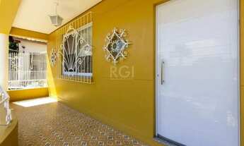 Imagem 4: Sobrado à venda no Bairro Medianeira, reformado, 3 quartos, lareira, churrasqueira, 3 vaga