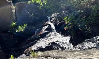 Imagem 4: Terreno com Cachoeira nos Fundos e Segurança de Condomínio Perto de BH