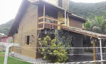 Imagem: Casa com Edícula na Armação do Pântano