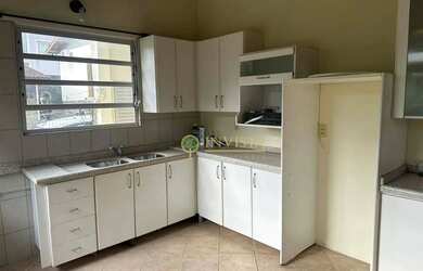 Imagem 7: Exclusivo - Casa com caseiro, amplo quintal e espaço de festa com churrasqueira para locaç