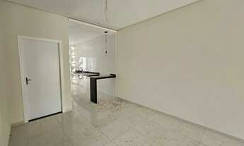 Imagem 2: Casa à venda com três quartos em avenida principal do bairro Jatobá em Petrolina