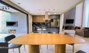 Imagem 2: Casa de alto padrão no condomínio Prado Los Álamos em Gravataí com 300m2 de área construíd