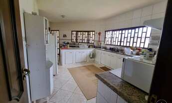 Imagem 4: Amplo Lote com Casa Principal, Piscina, Sauna e Casas Anexas em Condomínio Exclusivo - Vic