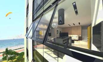 Imagem 4: Luxo à Beira-Mar: 4 Suítes, Piscina, e Lazer Completo