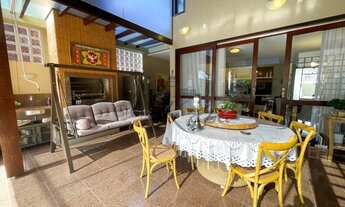 Imagem 4: Casa de condomínio sobrado para venda possui 331 metros quadrados com 4 quartos