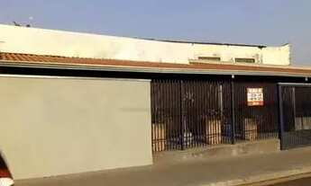 Imagem 2: Prédio comercial em frente a BR 153