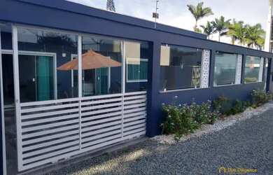 Imagem 5: Linda casa com piscina, no centro de Bal. Piçarras, a 200m da praia com muita natureza e p