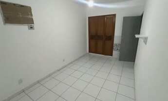 Imagem 3: Apartamento Costa Azul, nascente, varanda, 2 quartos, dependência completa