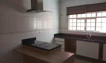 Imagem 3: Raridade no Bq dos Eucaliptos, sobrado 3 dorms, suíte, portão automático!