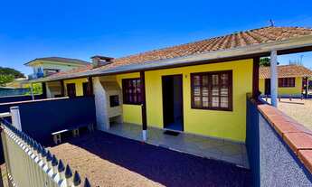 Imagem: Casas bem próximo da praia