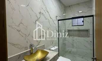 Imagem 3: Casa para a venda no Jardim Itália com 3/4 sendo um suíte, sala com pé direito duplo e 200