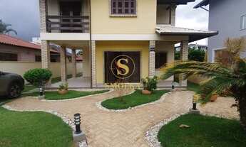 Imagem: Casa ampla com 3 dormitórios, área de