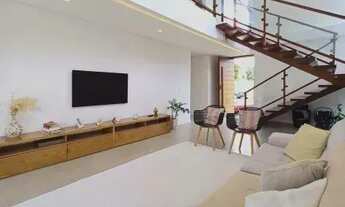 Imagem 7: Com uma localização privilegiada e acabamentos de alto padrão, esta residência é perfeita