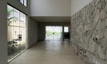 Imagem 3: Imóvel neoclássico de alto padrão à venda no Cond. Jardins do Lago, 4 suítes