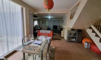 Imagem 2: Amplo Lote com Casa Principal, Piscina, Sauna e Casas Anexas em Condomínio Exclusivo - Vic