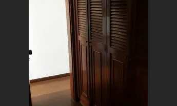 Imagem 7: São 4 quartos = 2 suítes (1 com closet e varanda) + 2 quartos para um banheiro