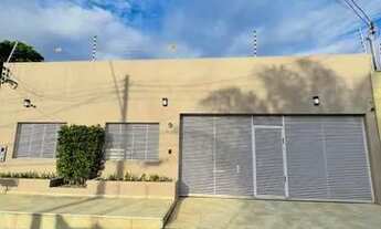 Imagem: Casa em rua pública localizado no bairro