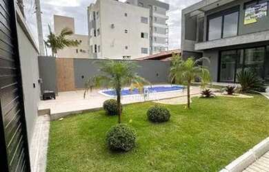 Imagem 2: Linda casa de 4 quartos a poucos metros da praia, com piscina e quintal!