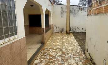 Imagem: ALUGA -SE CASA DE FUNDOS