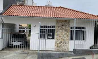 Imagem 3: Casa para venda possui 120 metros quadrados com 2 quartos em Barreiros - São José - SC