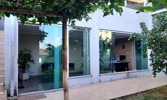 Imagem 2: Casa de alto padrão em condomínio fechado