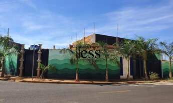 Imagem 2: Salão comercial com 6x6 com garagem coberta de 30m², banheiro, edícula na lateral