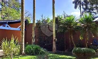 Imagem 4: Casa térrea em terreno plano localizada em condomínio próximo a entrada da Serra da Cantar