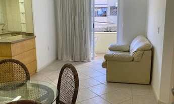 Imagem 2: Apto 01 dormitório com cama de casal, 02 criados-mudos, armário e ventilador de teto, bwc