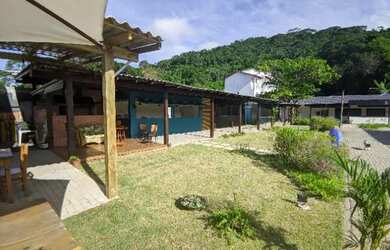 Imagem 4: Espaços em Food Park no Rio Tavares (alvenaria e containers