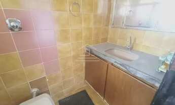 Imagem 2: Apartamento amplo com cozinha planejada, móveis fixos e em uma localização super privilegi