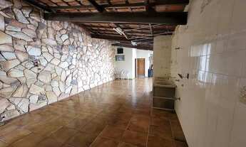 Imagem 3: Casa para aluguel possui 360m2 com 4qts com suíte