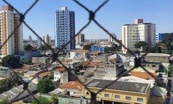 Imagem 2: Apartamento com sacada, com vidro