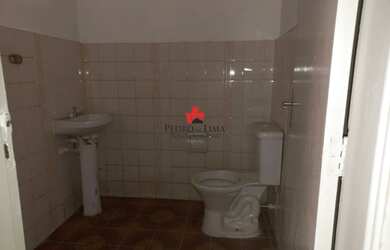 Imagem 7: Casa Assobrada 4 Dormitórios (1 Suíte), sala, cozinha, 3 banheiros, área de serviço. Vila