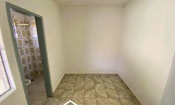 Imagem 4: ALUGO - Casa com 2 Quartos de Fundos - Jd. São Pedro