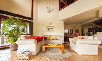 Imagem 2: Casa de condomínio para venda tem 300 metros quadrados com 5 quartos