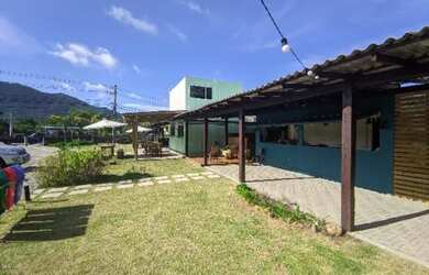 Imagem 2: Espaços em Food Park no Rio Tavares (alvenaria e containers