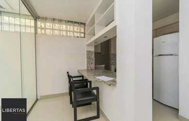 Imagem 3: Apartamento de 1 dormitório, com um pequeno pátio no bairro Centro Histórico