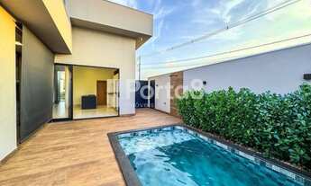 Imagem 7: Casa a Venda no Condomínio Maria Julia: Elegância e Sustentabilidade com Piscina e Cozinha