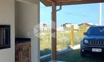 Imagem 3: EXELENTE CASA EM PASSO DE TORRES COM DOIS DORMITÓRIOS MAIS SUITE