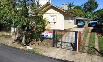 Imagem: Amplo Terreno com Casa 3 Dormitórios à